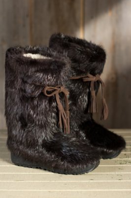 boots with fur on the outside