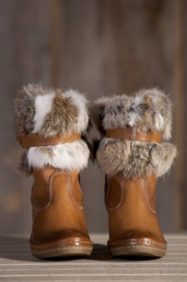 manas boots with fur