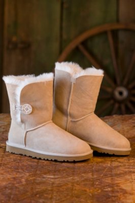 short bailey button uggs