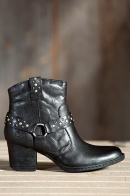 born short boots